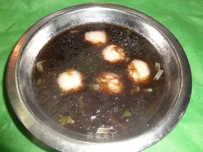 Fish ball and seaweed soup