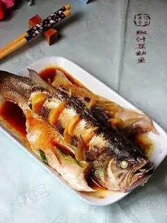 Steamed perch with pepper sauce