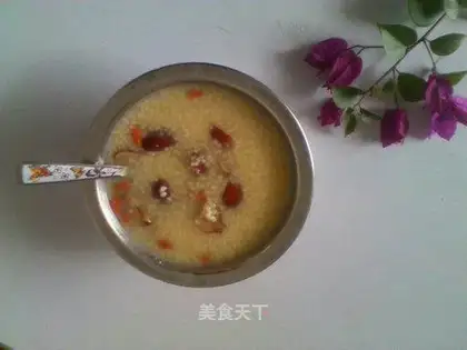 Red dates, wolfberry and millet porridge