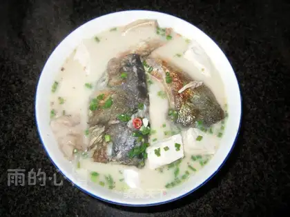 Stewed tofu with silver carp head