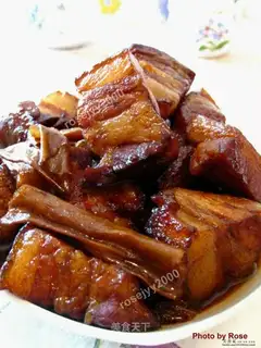 Stewed pork belly with rotten skin