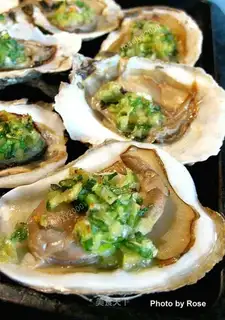 Roasted oysters with ginger and shallots