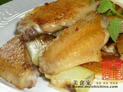 Roasted chicken wings with green onions