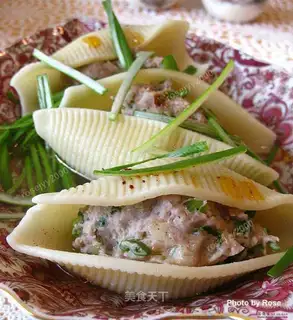 Spaghetti with meat filling