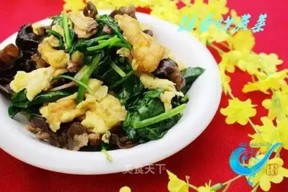 Fried spinach with eggs