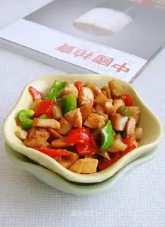 stir-fried diced chicken with lotus root
