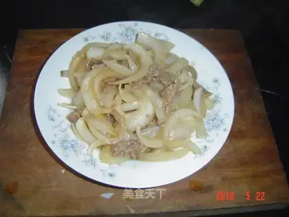 Stir fried shredded beef with onion