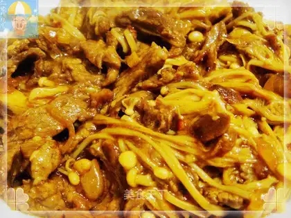 Sauce fried beef and mushroom mushroom