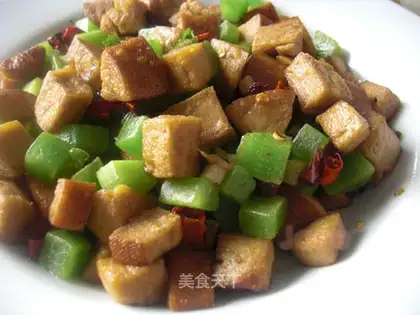 diced chicken with green bamboo shoots and vegetables