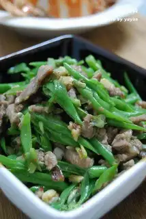 stir-fried pork with beans