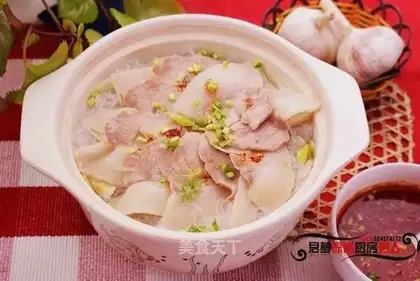 Stewed white pork with pickled cabbage