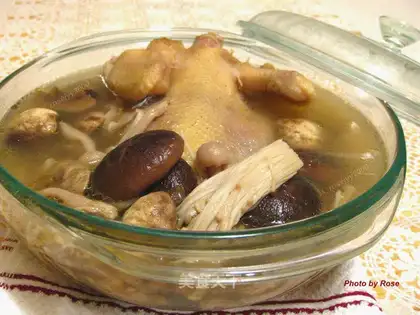 Stewed mushroom soup with old hen