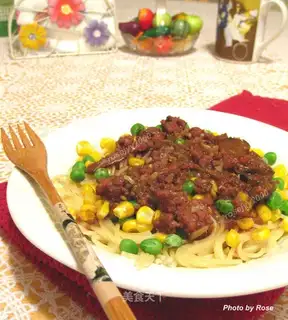 Pork sauce with noodles
