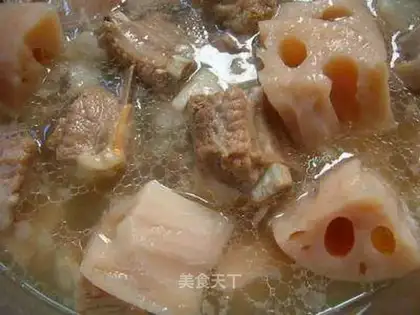Lotus root and pork ribs soup