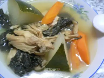 Dried vegetables, radish and lean meat soup