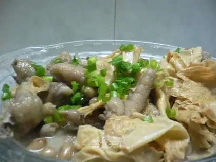 Braised chicken feet with tofu bamboo and peanuts
