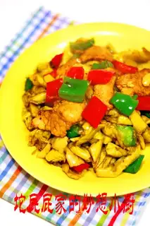 Fried pork with crispy cucumber