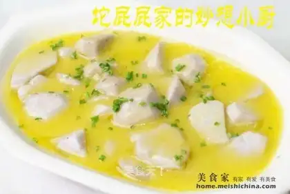 Boiled taro in chicken sauce