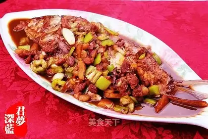 Dried roasted carp
