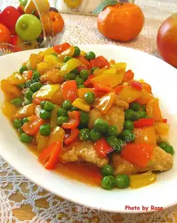 Fish nuggets in sweet and sour sauce