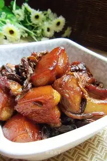 Braised pork with dried beans