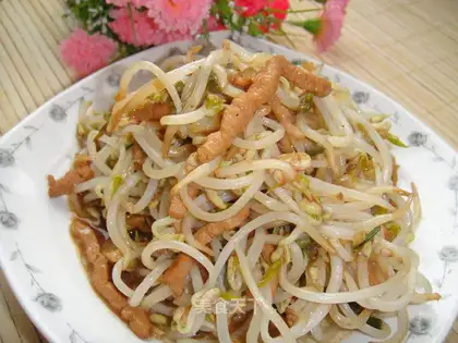 stir-fried bean sprouts with shredded pork