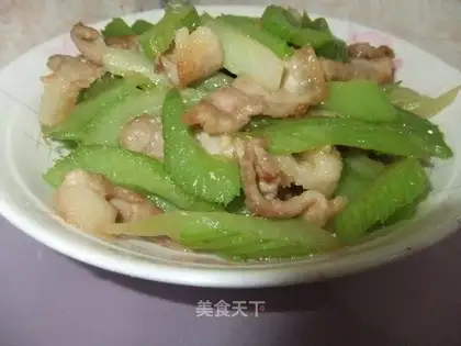 stir-fried pork slices with celery