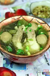 Meatballs and pork stewed with pickles