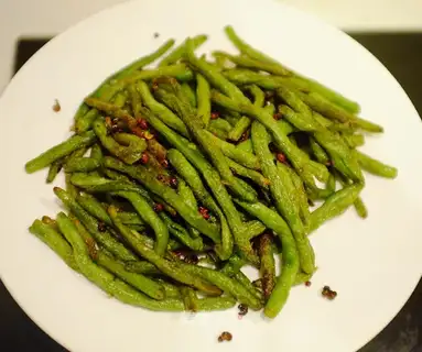 Dry stir-fried kidney beans