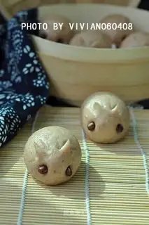 Small grey rabbit bean paste bun