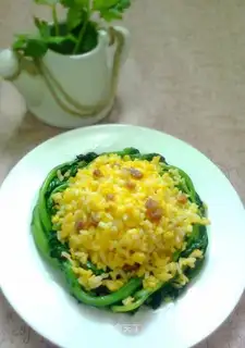 Fried rice with vegetables and eggs
