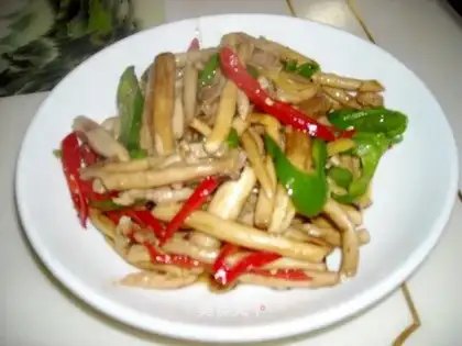stir-fried chicken with tea tree mushroom