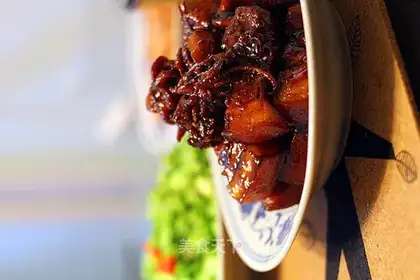 Braised pork belly with cuttlefish