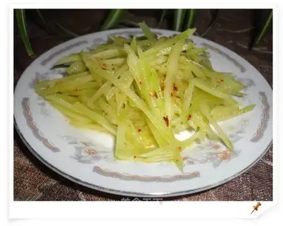 Shredded lettuce salad