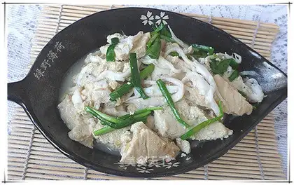 Noodle fish stewed with tofu