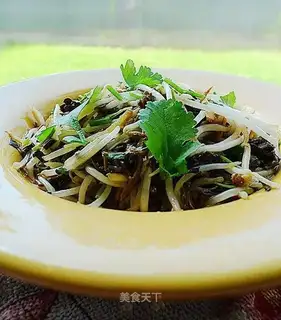 stir-fried green bean sprouts