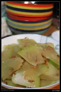 Sandworm and wax gourd slices