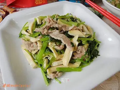 Stir fried celery with shredded pork and dried tea