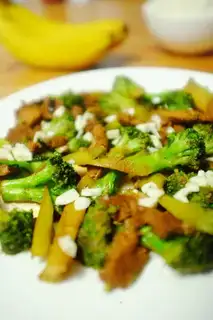 stir-fried broccoli with beef with sand tea