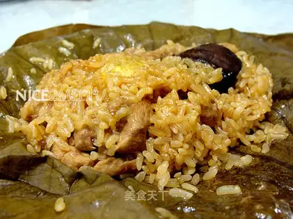 Duck meat lotus leaf rice