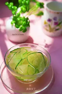 Cucumber and bamboo fungus soup