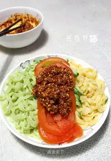 Cold mixed two-color plain noodles
