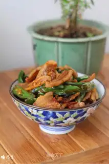 Home-cooked chili stir-fried lard residue