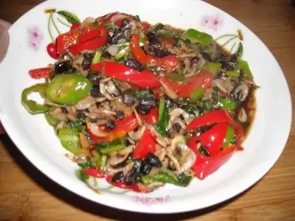stir-fried shrimp skin with mint bean drum