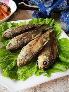 fried little crucian carp