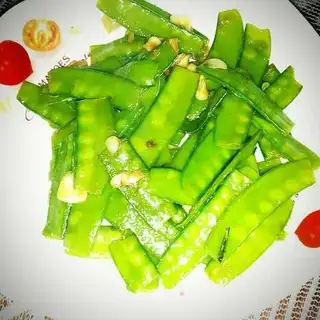 Garlic Dutch peas