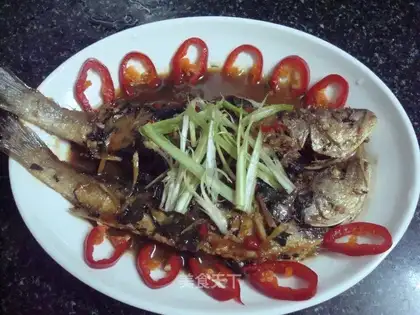 Braised three-tooth fish with perilla