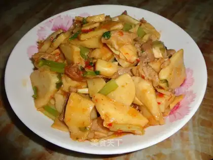 Fried pork with spring bamboo shoots