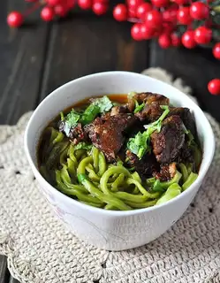Spicy beef emerald noodles