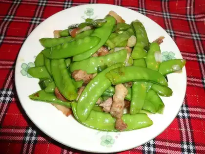 stir-fried pork with lotus beans